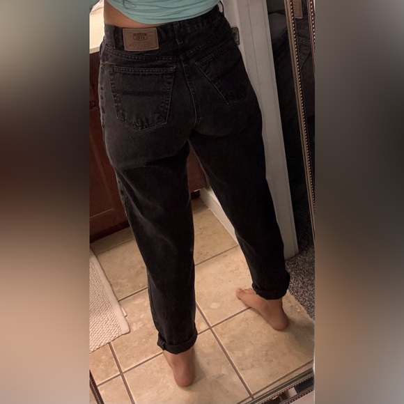 Black High-Waisted Relaxed Fit Jeans - Picture 3 of 3